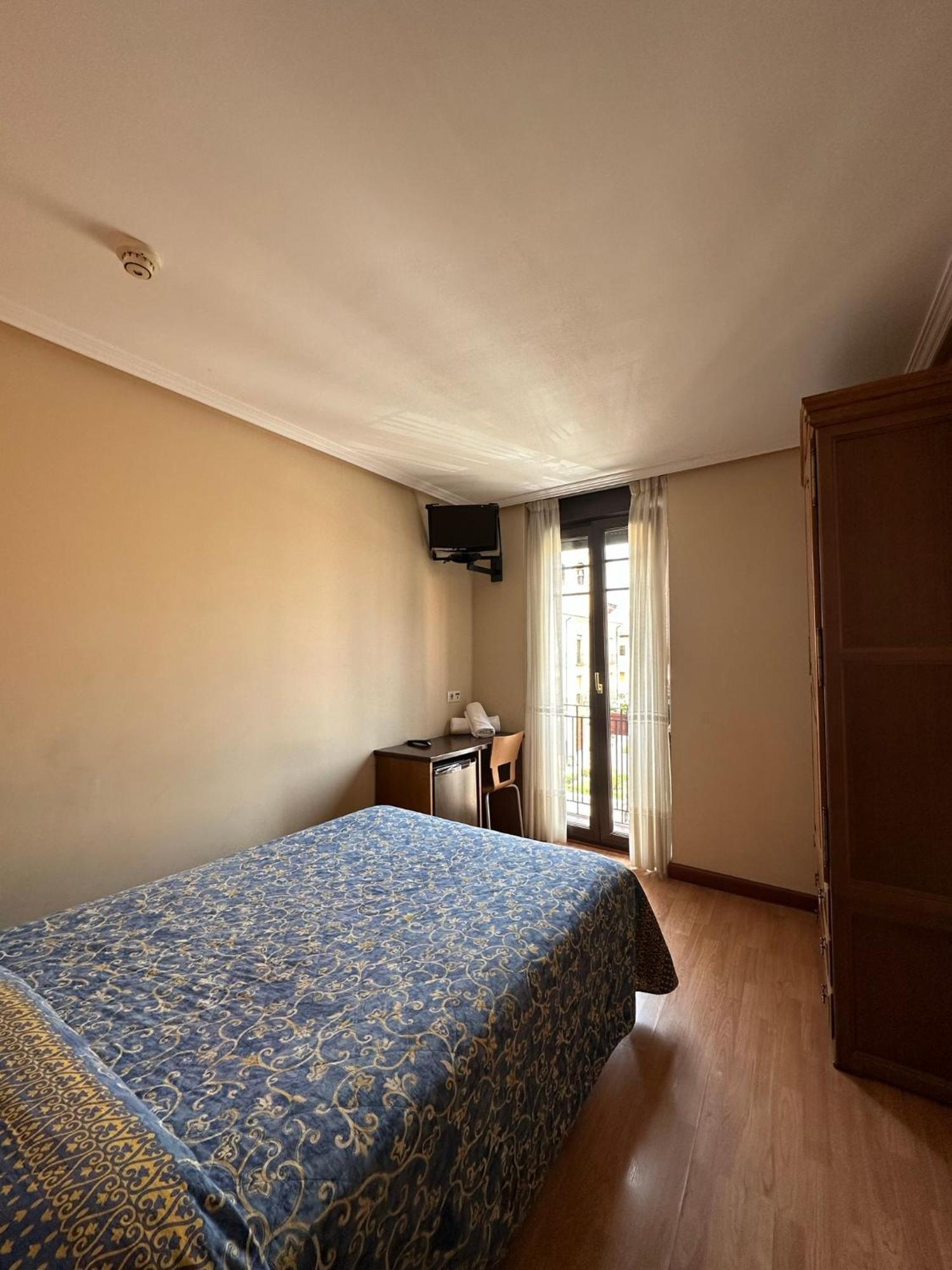 Hostal Restaurante Boccalino ليون المظهر الخارجي الصورة