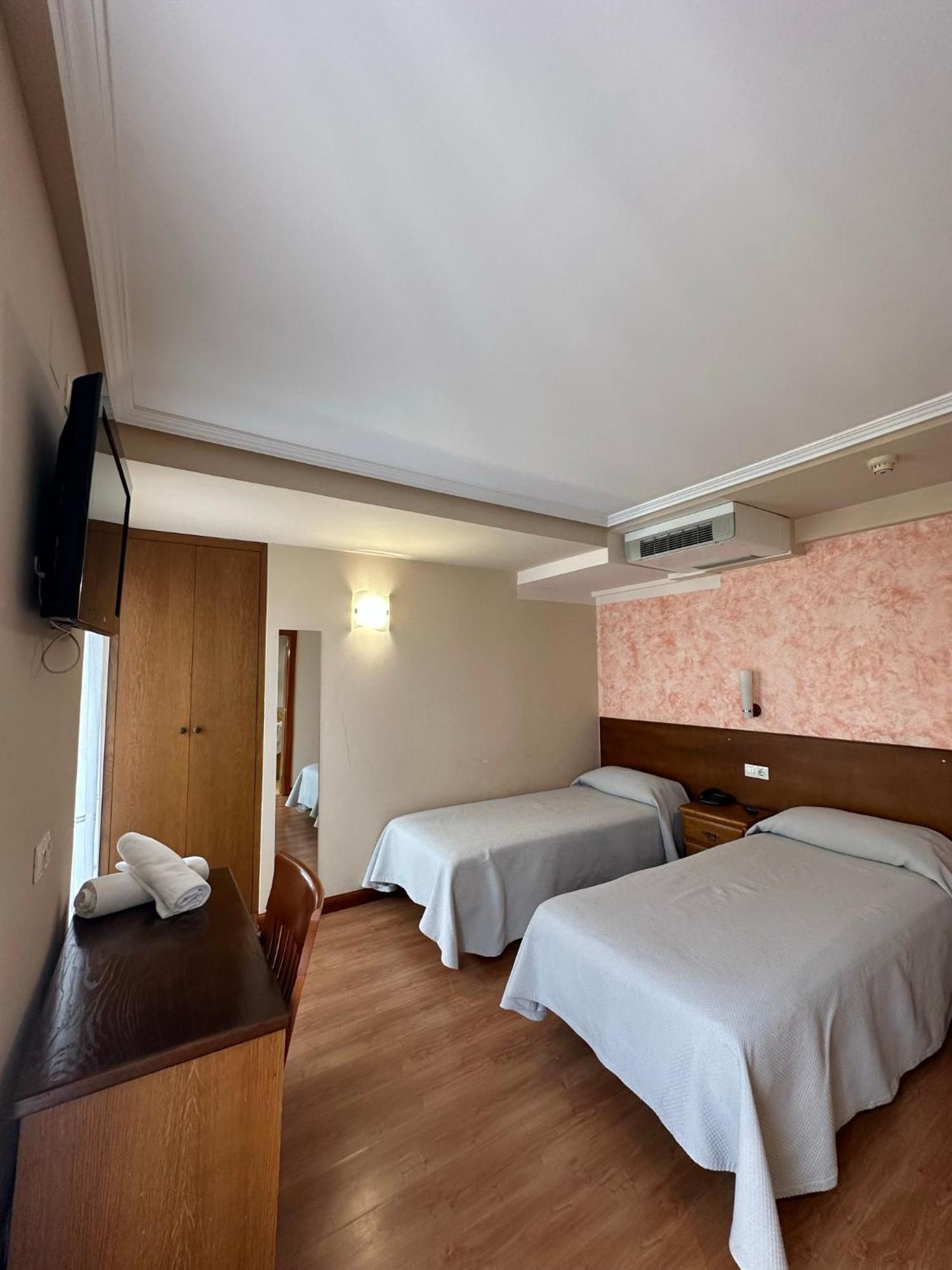 Hostal Restaurante Boccalino ليون المظهر الخارجي الصورة