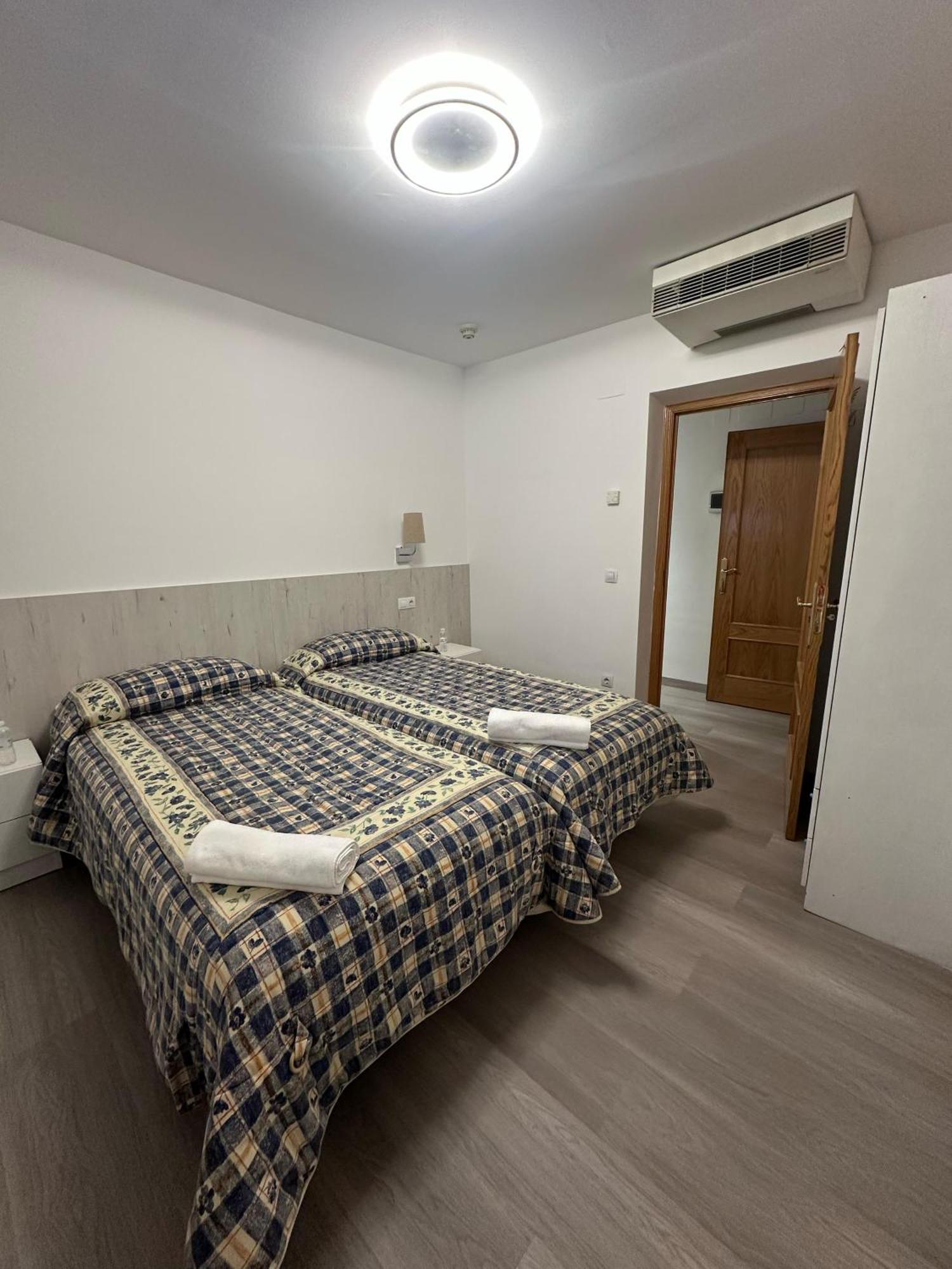 Hostal Restaurante Boccalino ليون المظهر الخارجي الصورة