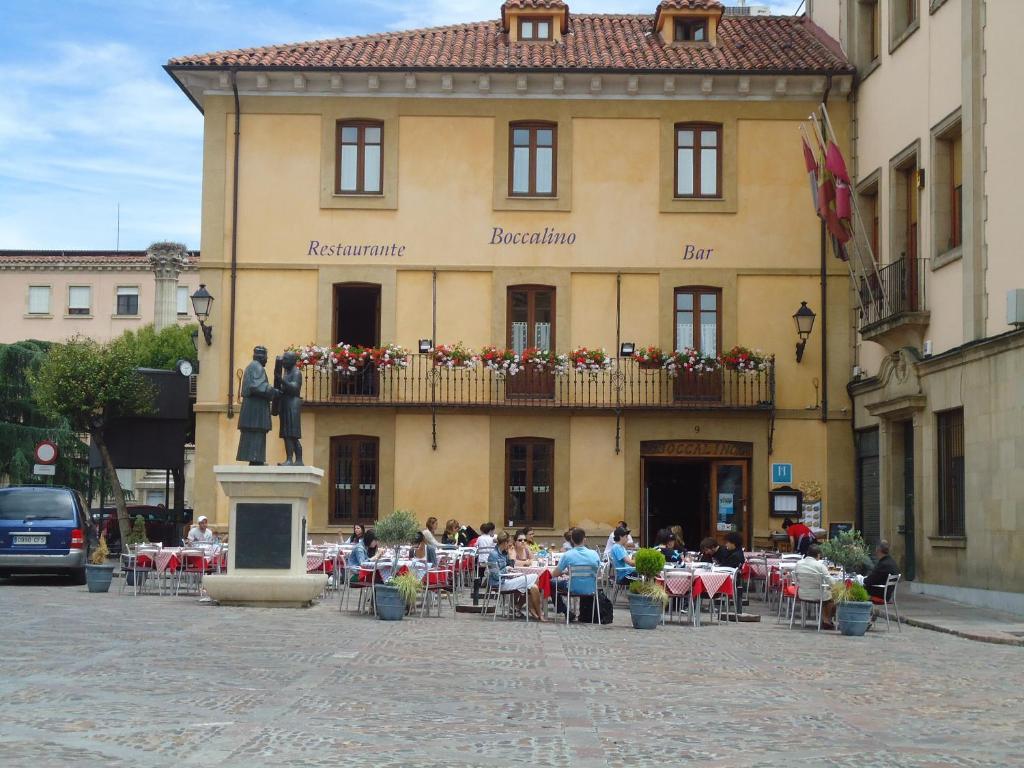 Hostal Restaurante Boccalino ليون المظهر الخارجي الصورة